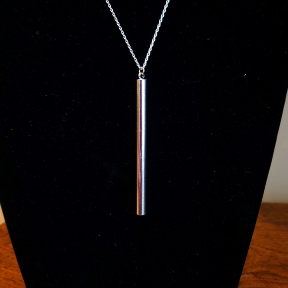 Elegant long bar pendant Necklace - Picture 2 of 2